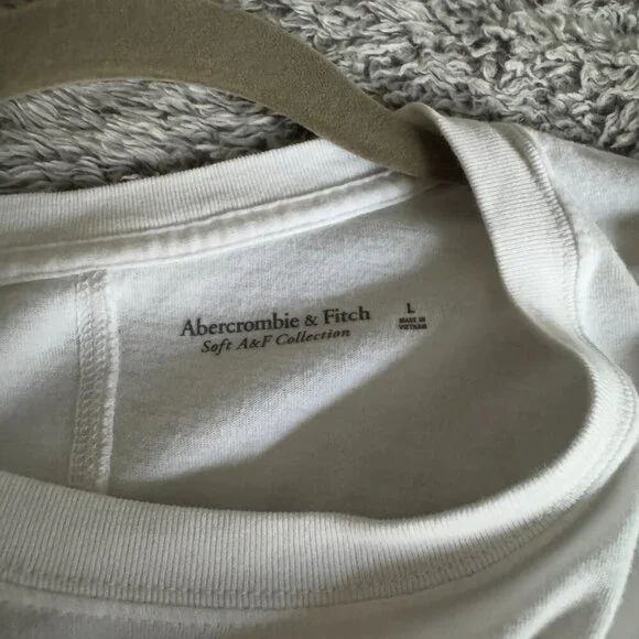 Abercrombie & Fitch | NWOT Graphic Short Sleeve T-Shirt in White Size Large - Picture 7 of 8